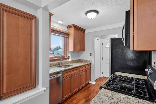 19523 Plumwoode Court, Brownstown, MI 48183