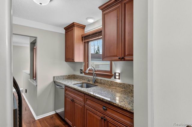 19523 Plumwoode Court, Brownstown, MI 48183