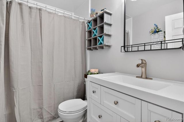 19523 Plumwoode Court, Brownstown, MI 48183