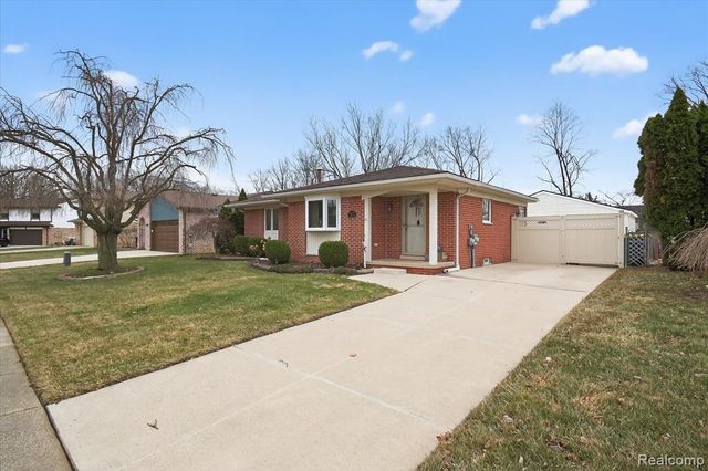 19523 Plumwoode Court, Brownstown, MI 48183