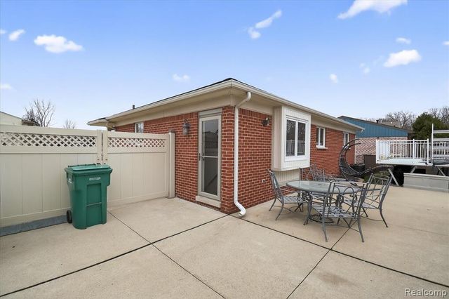 19523 Plumwoode Court, Brownstown, MI 48183