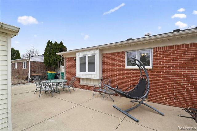 19523 Plumwoode Court, Brownstown, MI 48183