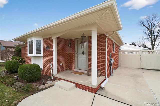 19523 Plumwoode Court, Brownstown, MI 48183