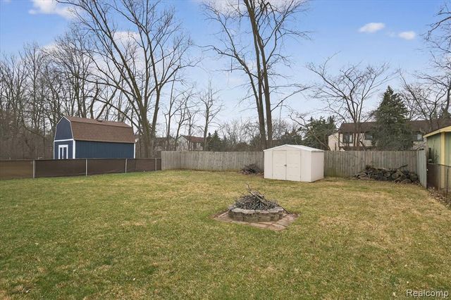 19523 Plumwoode Court, Brownstown, MI 48183