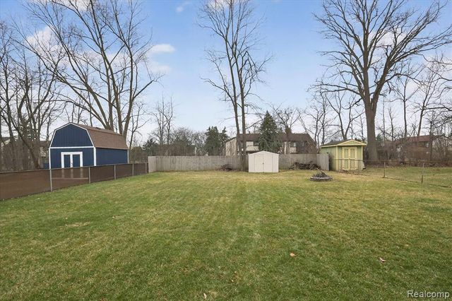 19523 Plumwoode Court, Brownstown, MI 48183