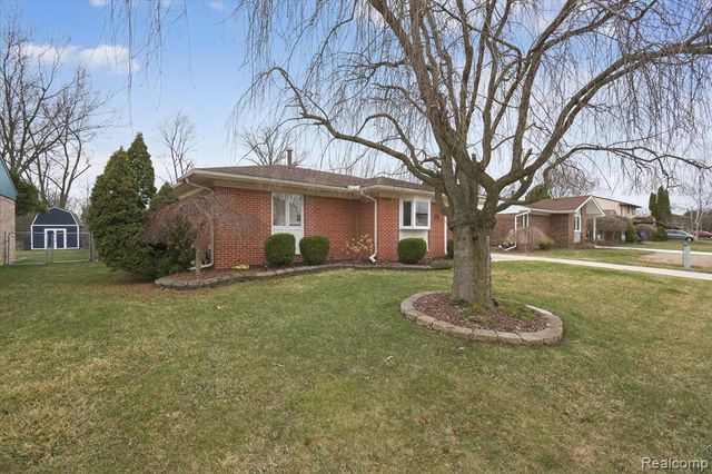 19523 Plumwoode Court, Brownstown, MI 48183