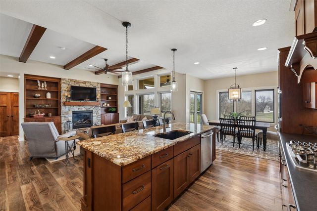 7821 NW 104th Court, Johnston, IA 50131