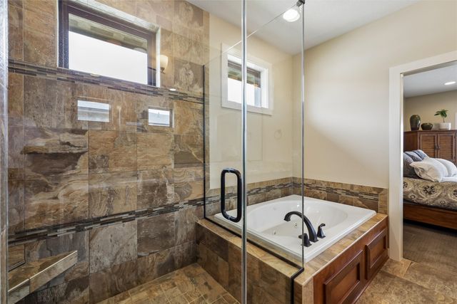 7821 NW 104th Court, Johnston, IA 50131