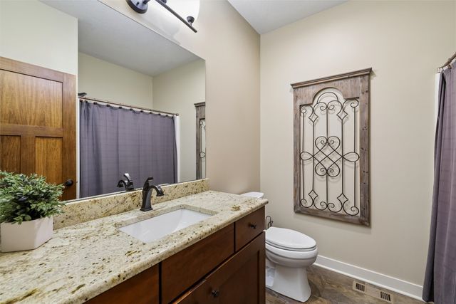 7821 NW 104th Court, Johnston, IA 50131