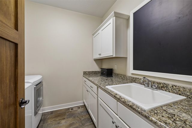 7821 NW 104th Court, Johnston, IA 50131