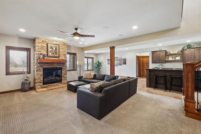 7821 NW 104th Court, Johnston, IA 50131