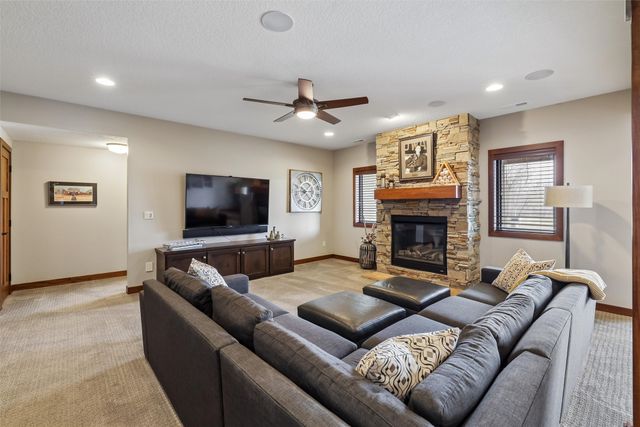 7821 NW 104th Court, Johnston, IA 50131