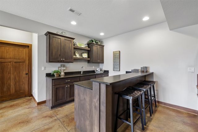 7821 NW 104th Court, Johnston, IA 50131