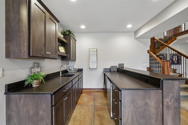 7821 NW 104th Court, Johnston, IA 50131