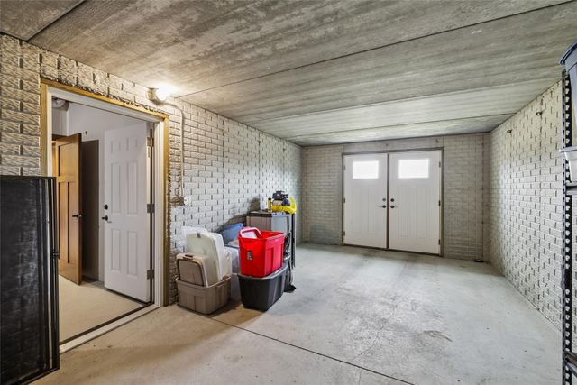 7821 NW 104th Court, Johnston, IA 50131