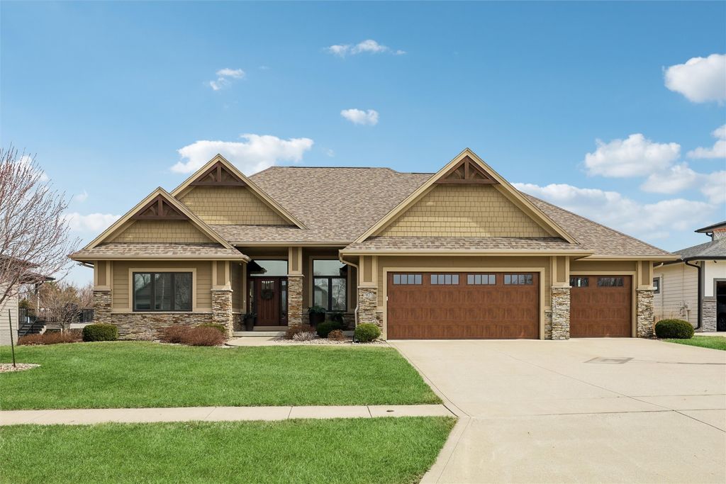 7821 NW 104th Court, Johnston, IA 50131