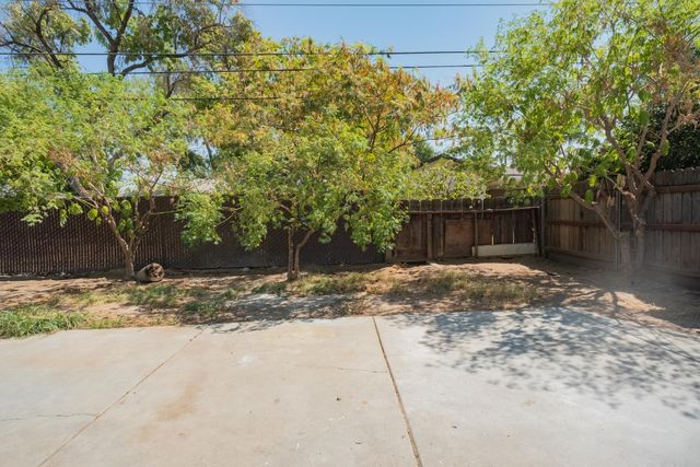 1516 N Fine Avenue, Fresno, CA 93727