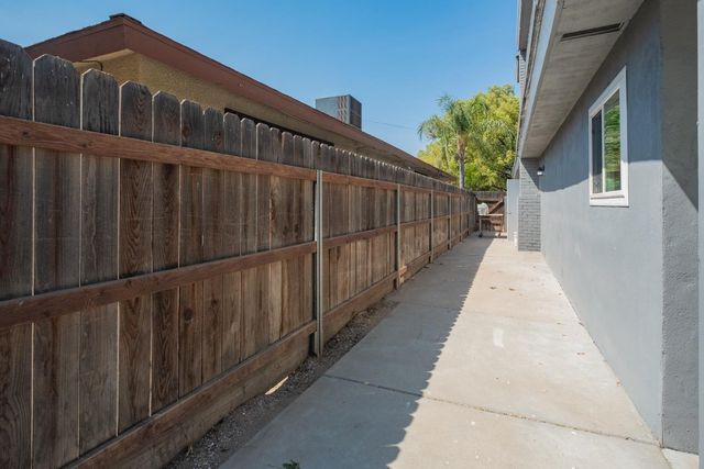 1516 N Fine Avenue, Fresno, CA 93727