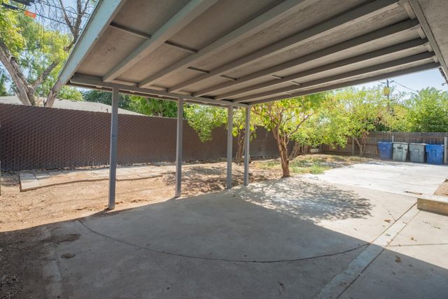 1516 N Fine Avenue, Fresno, CA 93727