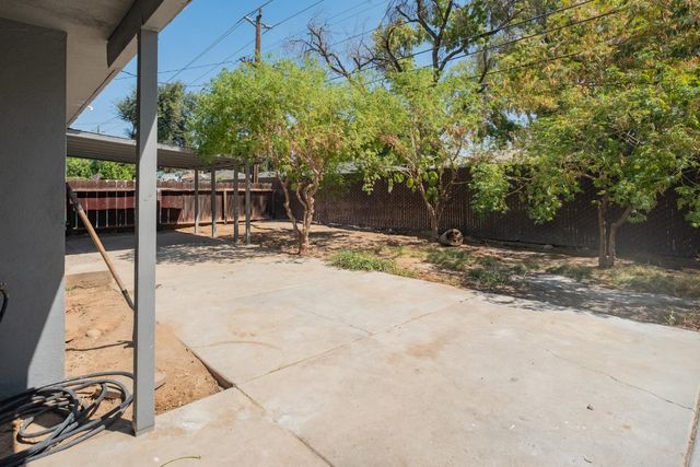 1516 N Fine Avenue, Fresno, CA 93727