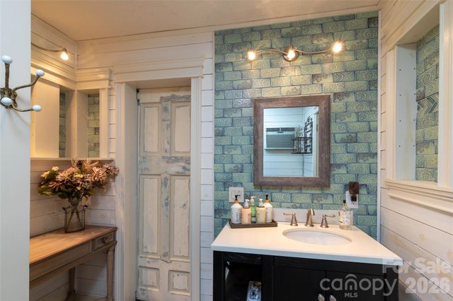 214 Chin Tree Road, Sylva, NC 28779