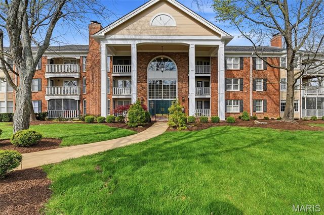 200 Ambridge Court 206, Chesterfield, MO 63017