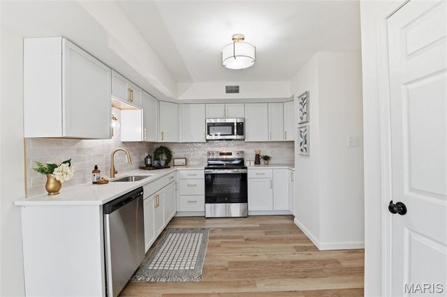 200 Ambridge Court 206, Chesterfield, MO 63017