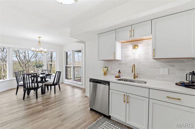 200 Ambridge Court 206, Chesterfield, MO 63017