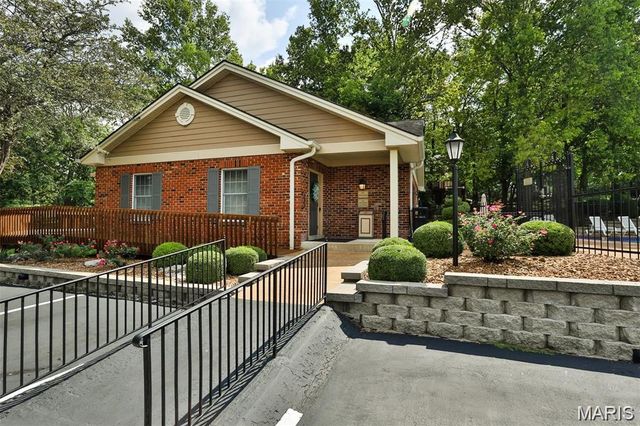 200 Ambridge Court 206, Chesterfield, MO 63017