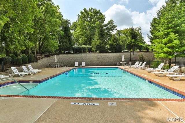 200 Ambridge Court 206, Chesterfield, MO 63017