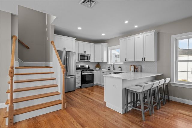 2 Old County Village Road B, Smithfield, RI 02917