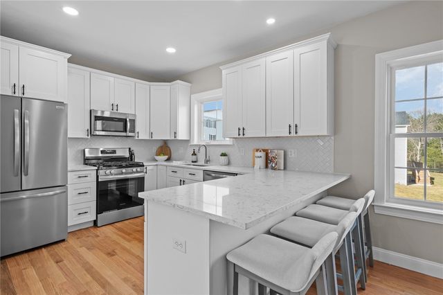 2 Old County Village Road B, Smithfield, RI 02917