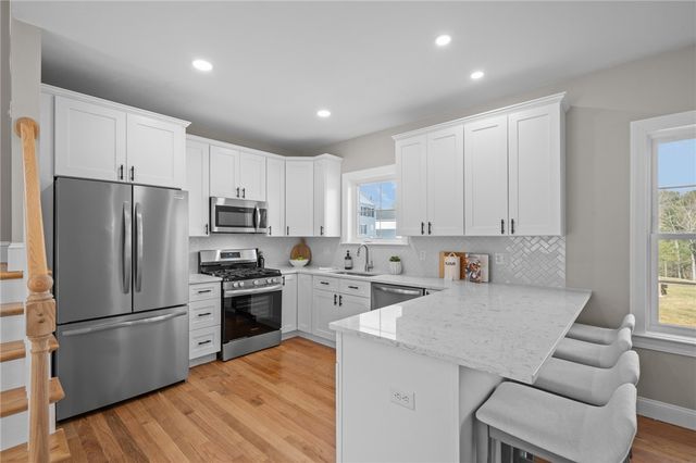 2 Old County Village Road B, Smithfield, RI 02917