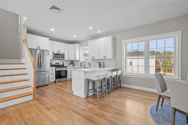 2 Old County Village Road B, Smithfield, RI 02917