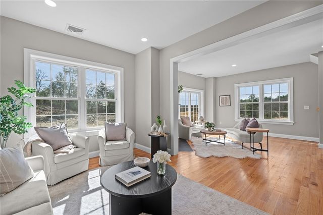 2 Old County Village Road B, Smithfield, RI 02917