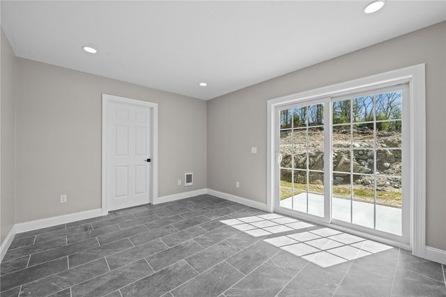 2 Old County Village Road B, Smithfield, RI 02917