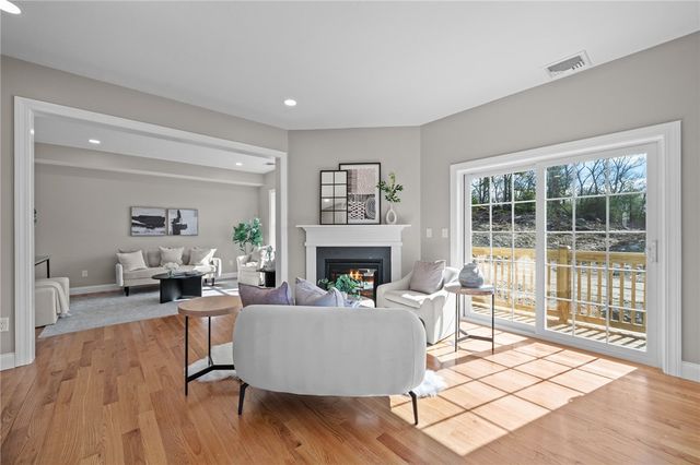 2 Old County Village Road B, Smithfield, RI 02917