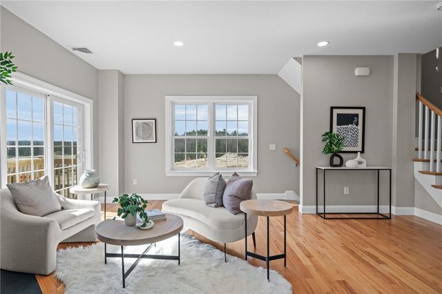 2 Old County Village Road B, Smithfield, RI 02917