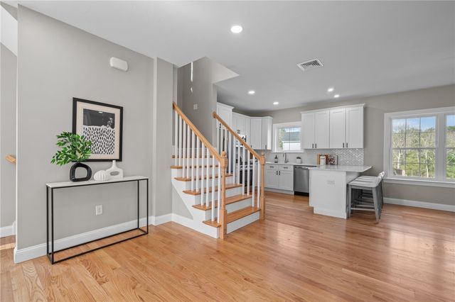 2 Old County Village Road B, Smithfield, RI 02917