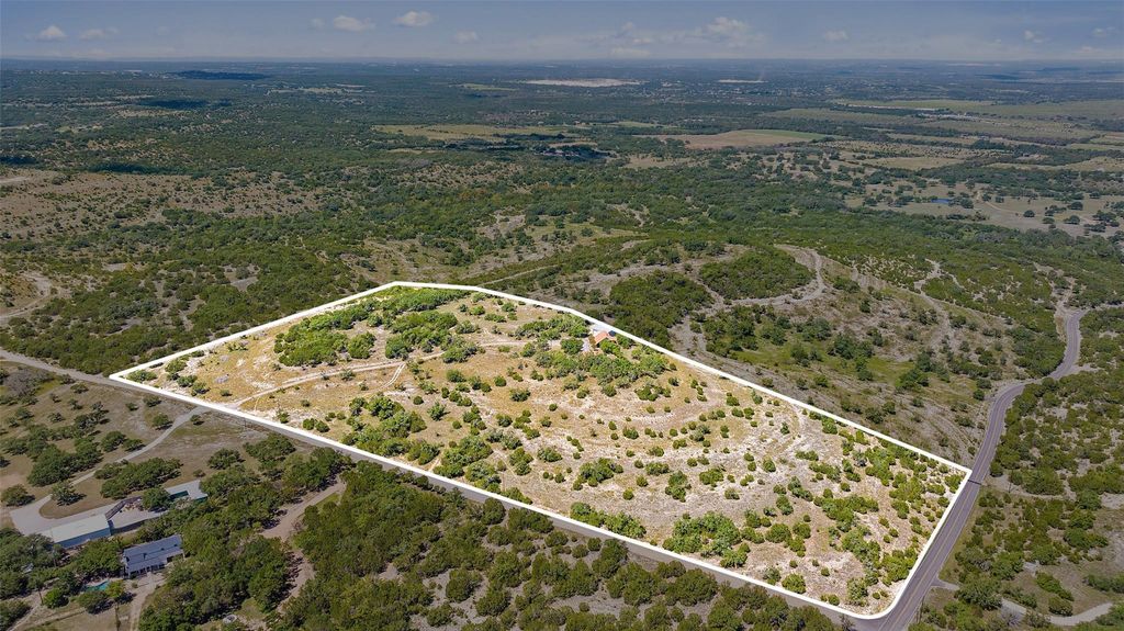 226 Hall LN, Spicewood, TX 78669