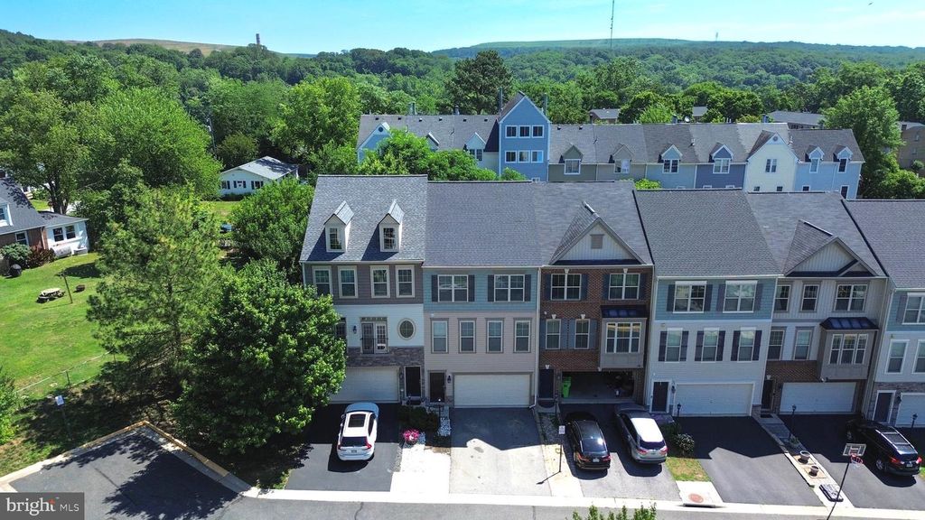 1403 OCCOQUAN HEIGHTS CT, Occoquan, VA 22125