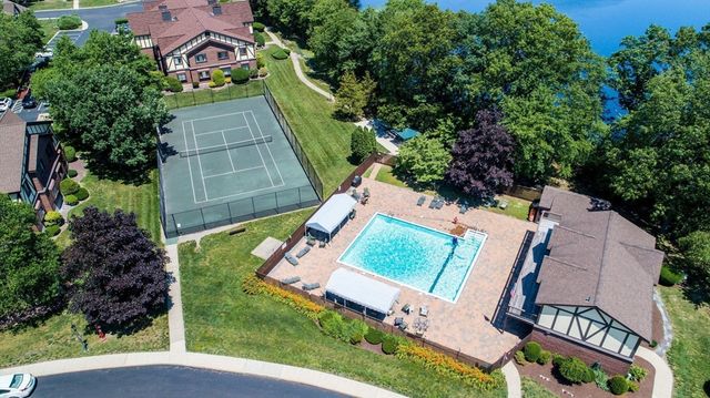 18 Royal Lake Dr 3, Braintree, MA 02184