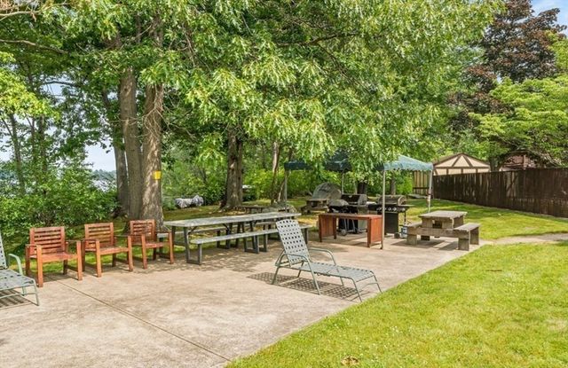 18 Royal Lake Dr 3, Braintree, MA 02184