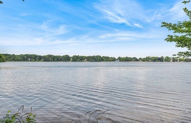 18 Royal Lake Dr 3, Braintree, MA 02184