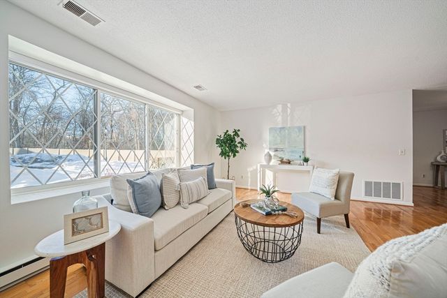 18 Royal Lake Dr 3, Braintree, MA 02184