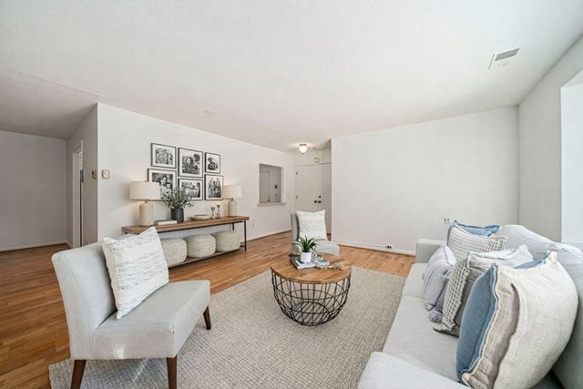 18 Royal Lake Dr 3, Braintree, MA 02184