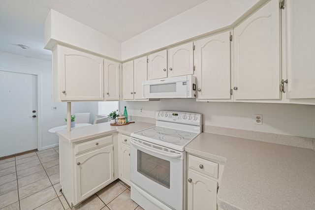 18 Royal Lake Dr 3, Braintree, MA 02184