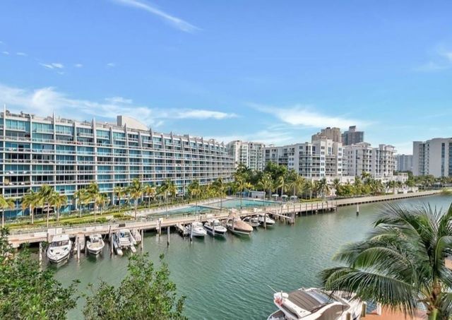 3001 NE 185th Street 515, Miami, FL 33180