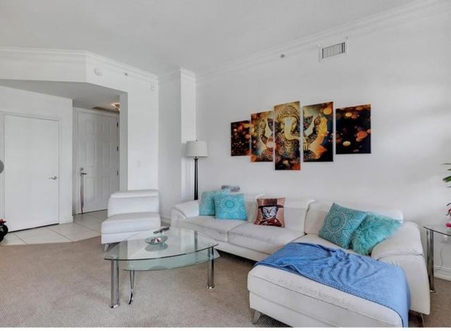 3001 NE 185th Street 515, Miami, FL 33180