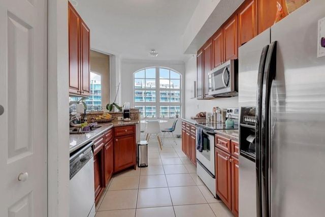 3001 NE 185th Street 515, Miami, FL 33180